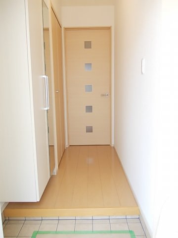 玄関　収納もある玄関です