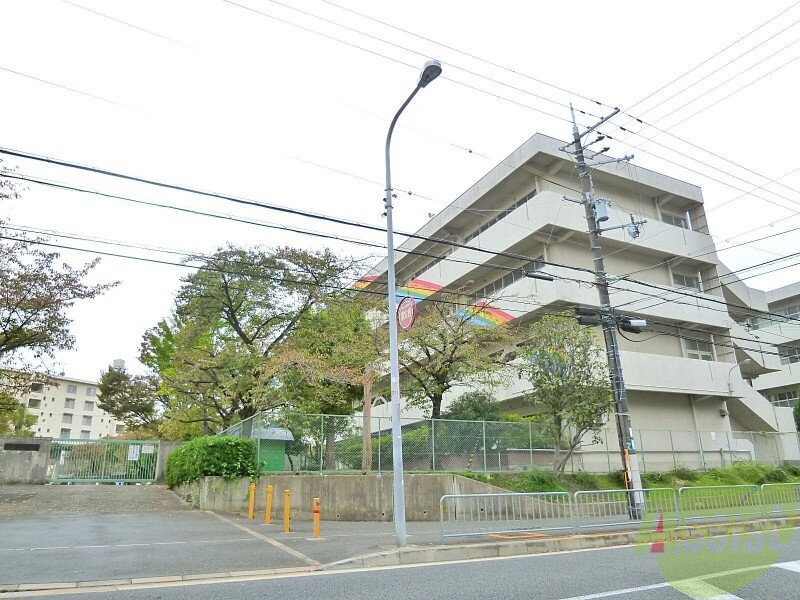 小学校　山田第三小学校（小学校）まで807m