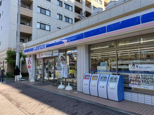 コンビニ　ローソンストア１００（コンビニ）まで300m