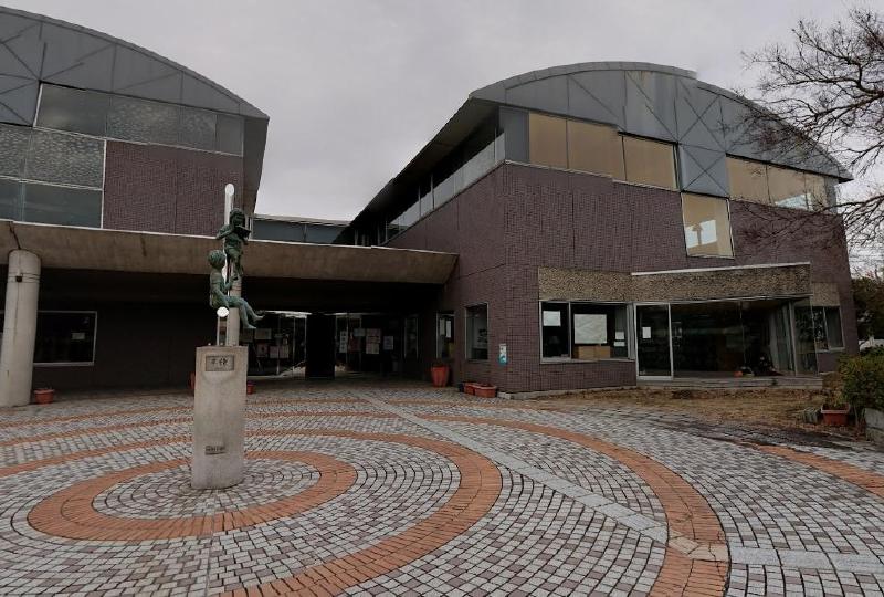 図書館　山陽小野田市立中央図書館（図書館）まで130m