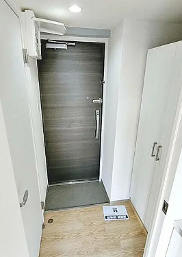 玄関　別部屋の画像を使用しております。