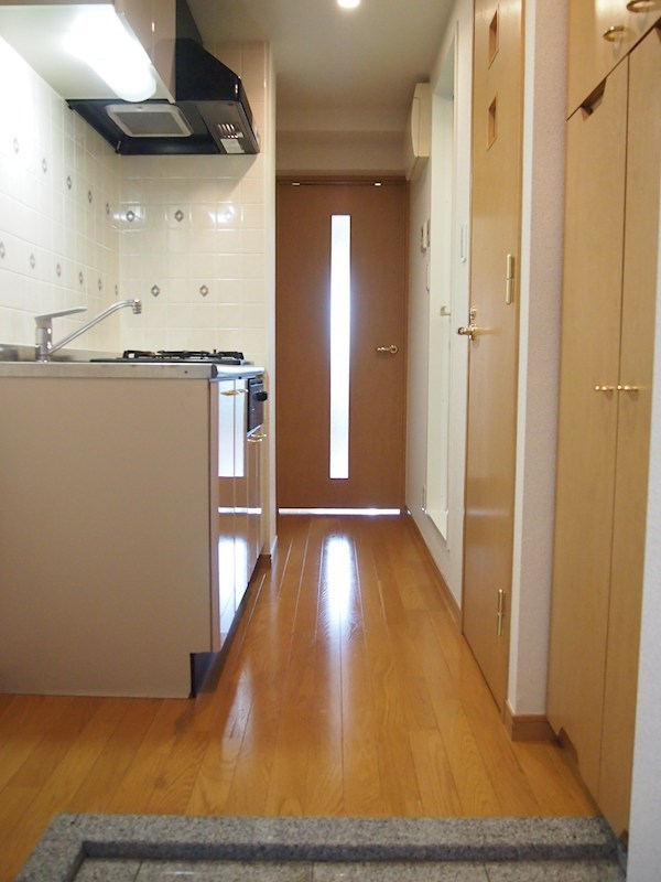 玄関　※別部屋参考写真