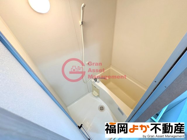 バス・シャワールーム　落ち着いた空間のお風呂です