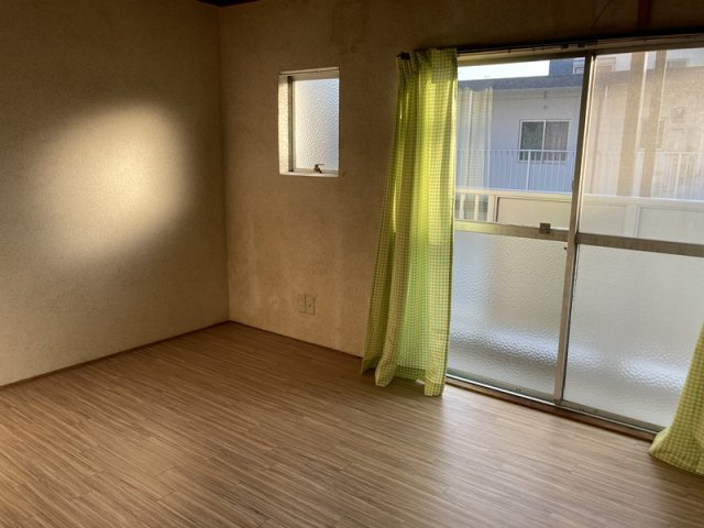 居室・リビング　同物件別部屋です。
