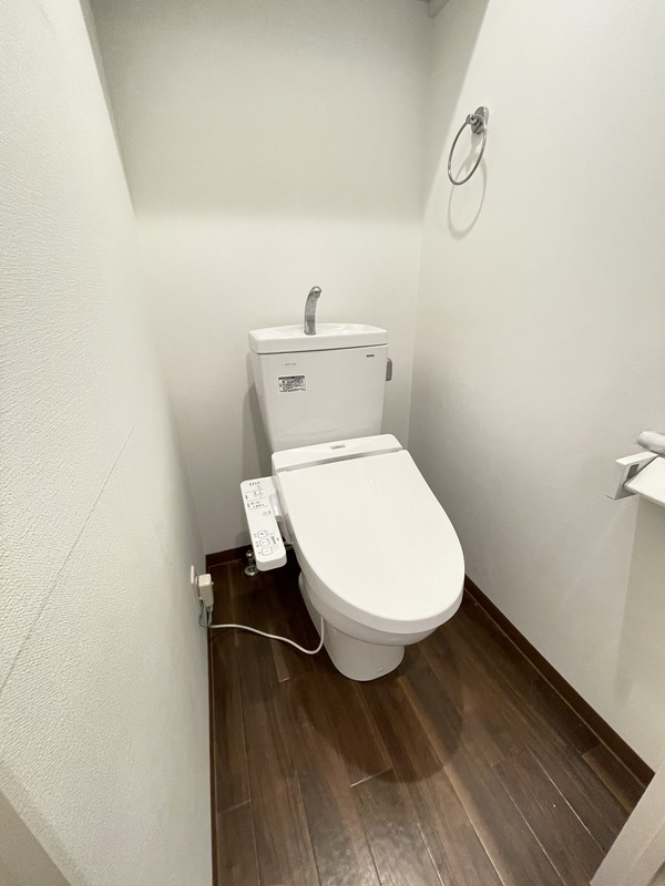 トイレ　人気設備の温水洗浄便座付のトイレ　※写真は同タイプ別部屋