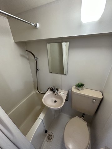 バス・シャワールーム　※写真は同じマンションの違う部屋のものになります。