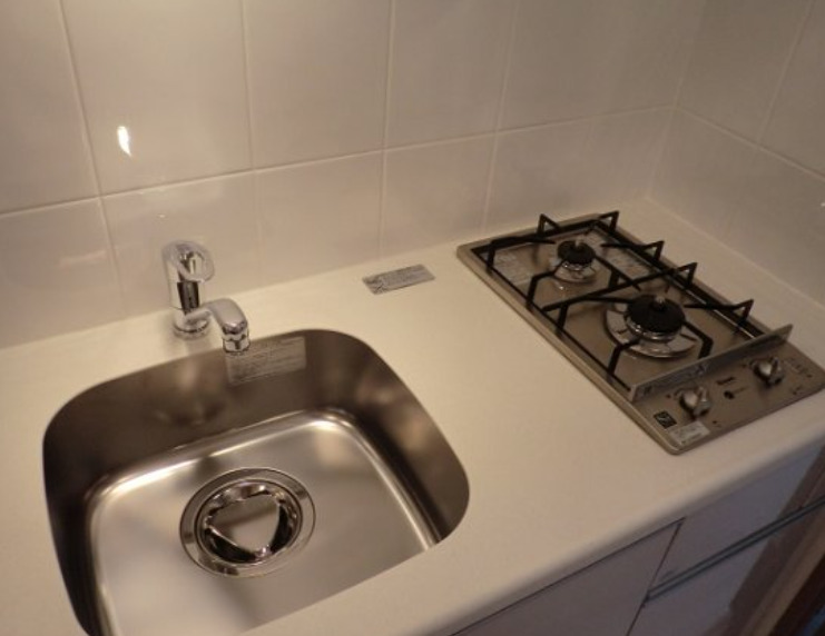 キッチン　別部屋の画像を使用しております。