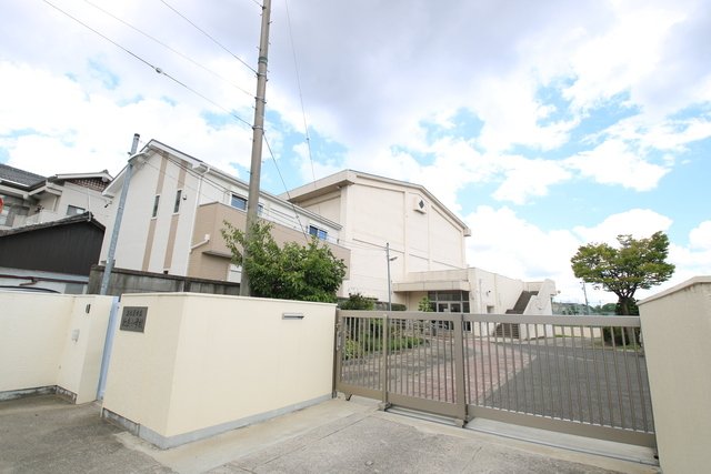 小学校　名古屋市立比良小学校（小学校）まで500m