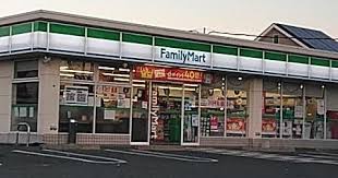 コンビニ　ファミリーマート 泉大津虫取町店（コンビニ）まで735m