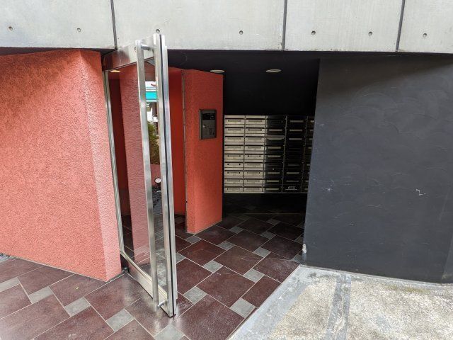 エントランス　弊社は都内全域の物件をご紹介可能です！