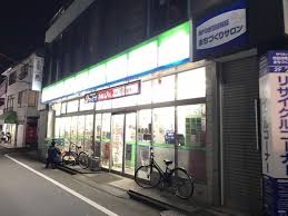 コンビニ　ファミリーマート千歳船橋駅南店（コンビニ）まで120m
