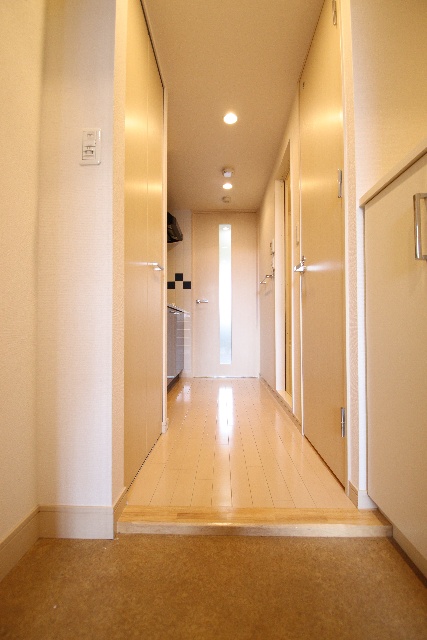 玄関　※他のお部屋の参考写真です