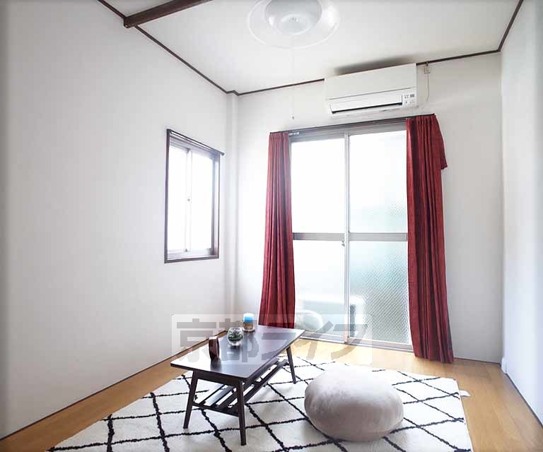 居室・リビング　二つ窓の角部屋