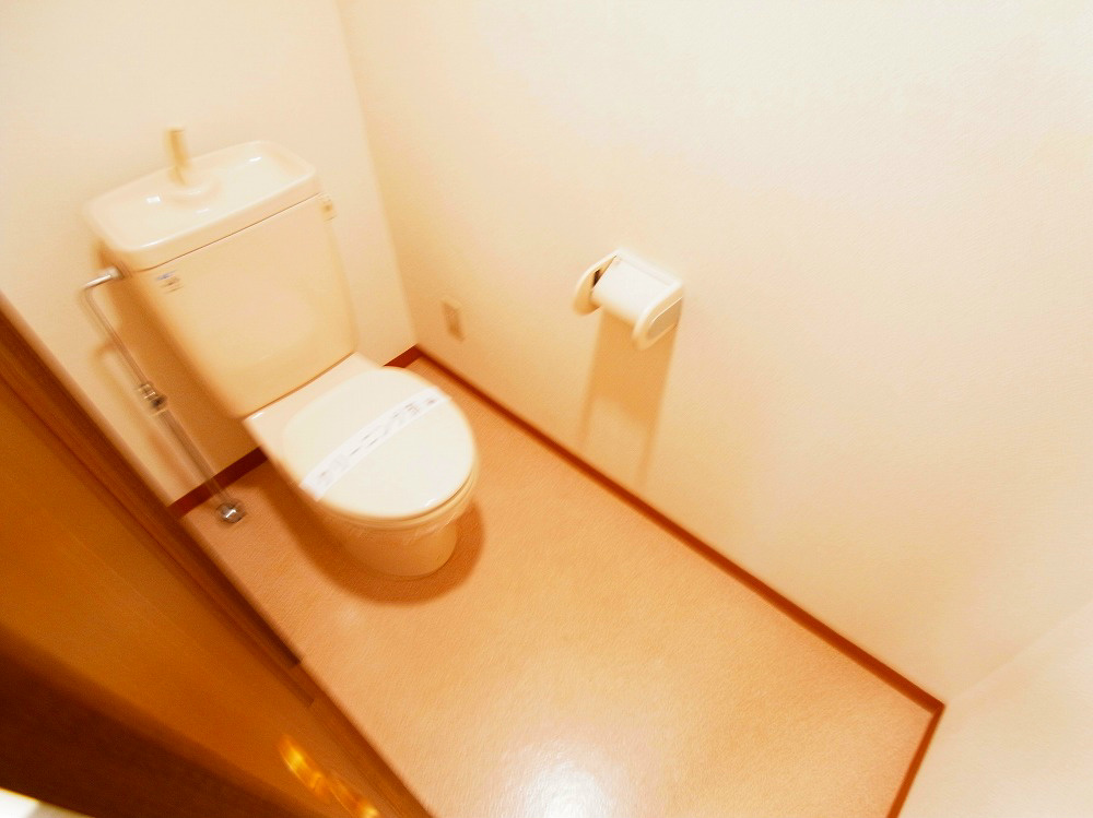 トイレ　同棟別部屋写真