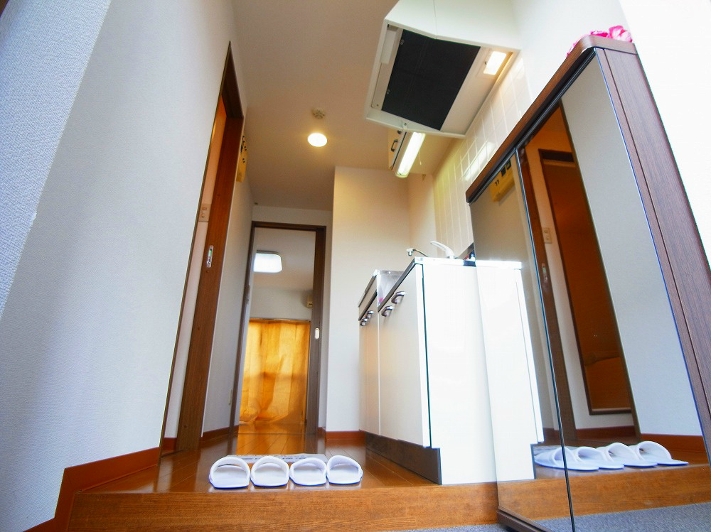 玄関　同棟別部屋写真
