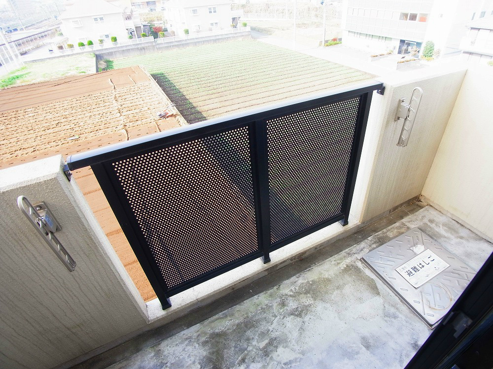 バルコニー　同棟別部屋写真