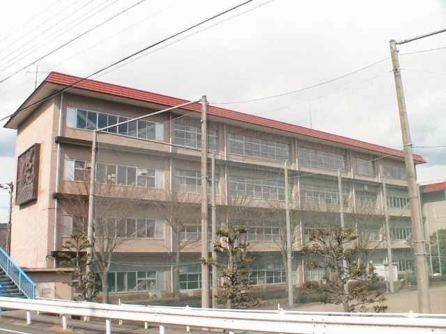 中学校　富士市立富士川第二小中一貫校松野学園（中学校）まで605m