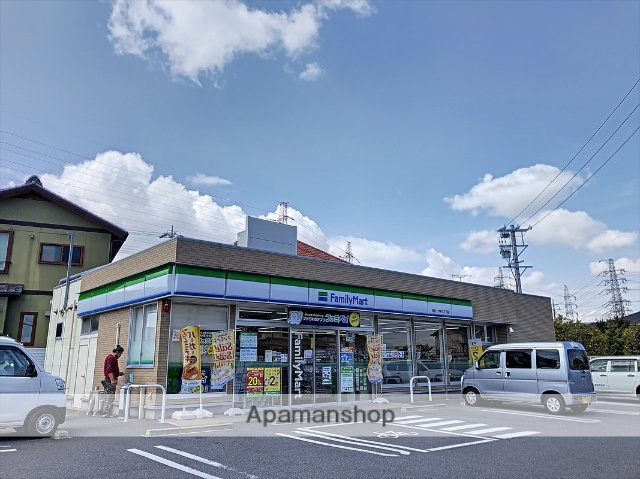 コンビニ　ファミリーマート（コンビニ）まで628m