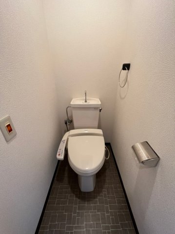 トイレ　同物件内別部屋のお写真になります※現況優先