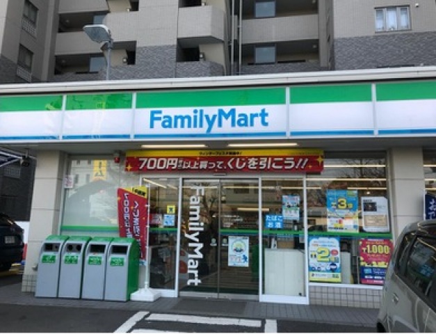 コンビニ　ファミリーマートスリーウェル新横浜店（コンビニ）まで184m