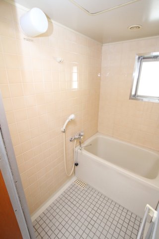 バス・シャワールーム　※同建物ほかのお部屋の写真です。