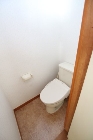 トイレ　※同建物ほかのお部屋の写真です。