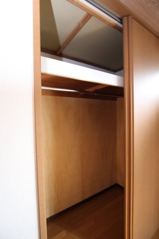 収納　※同建物ほかのお部屋の写真です。
