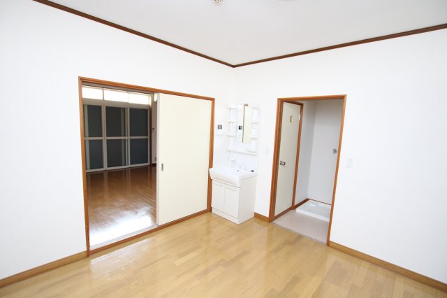 居室・リビング　※同建物ほかのお部屋の写真です。