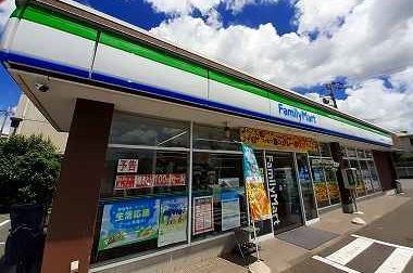 コンビニ　ファミリーマート（コンビニ）まで500m