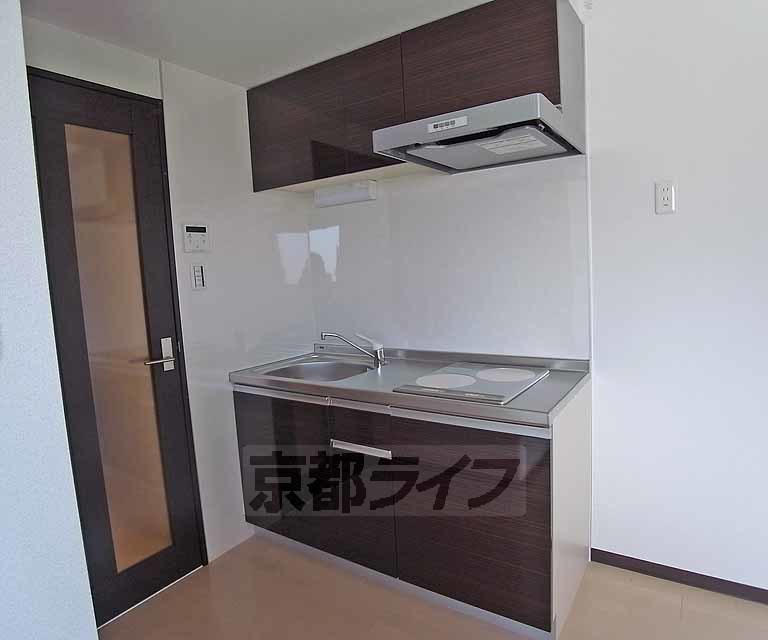 キッチン　ＩＨ２口コンロ対応。