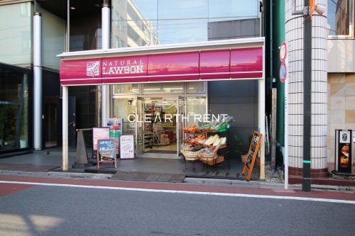 コンビニ　ナチュラルローソン 港日赤通り店（コンビニ）まで572m
