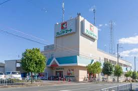 スーパー　フレンドマート高槻美しが丘店（スーパー）まで937m