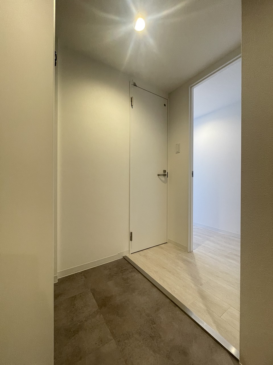 the residence 南平岸の玄関写真