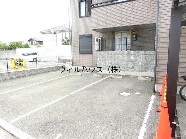 駐車場　敷地内駐車場！