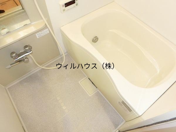 バス・シャワールーム　追い焚き機能付きバス！