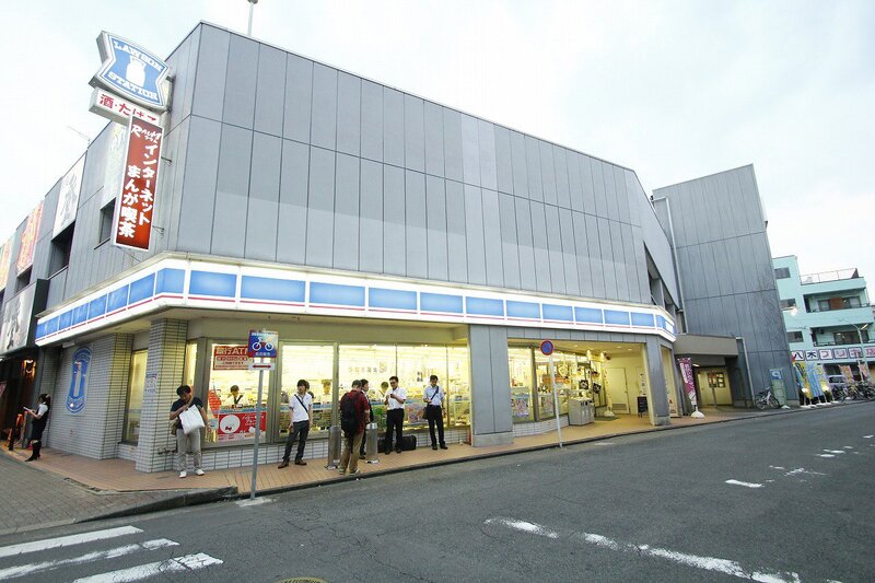 コンビニ　ローソン名鉄堀田駅前店（コンビニ）まで75m