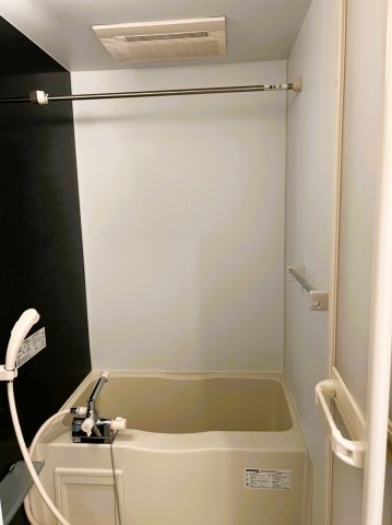 バス・シャワールーム　浴室乾燥機付きです