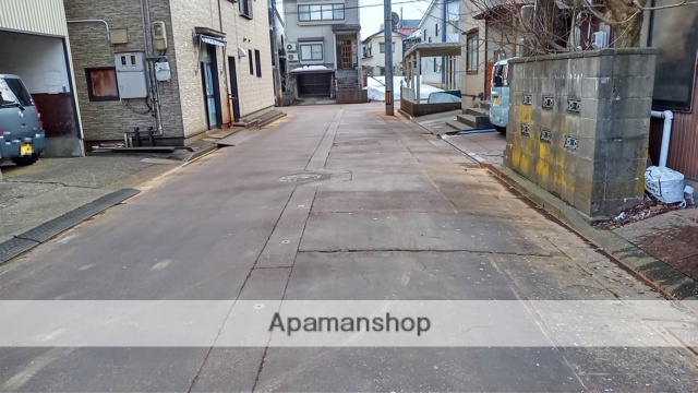 その他　前面道路（その他）まで0m