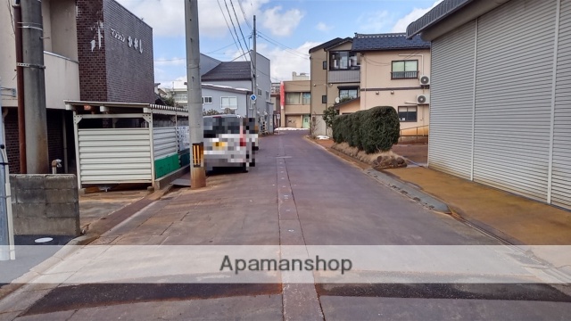 その他　前面道路（その他）まで0m