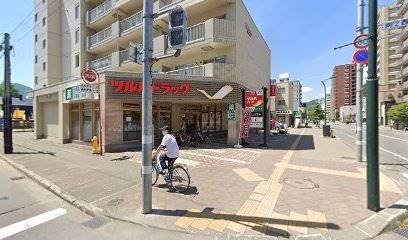 ドラックストア　ツルハドラッグ円山裏参道店（ドラッグストア）まで239m