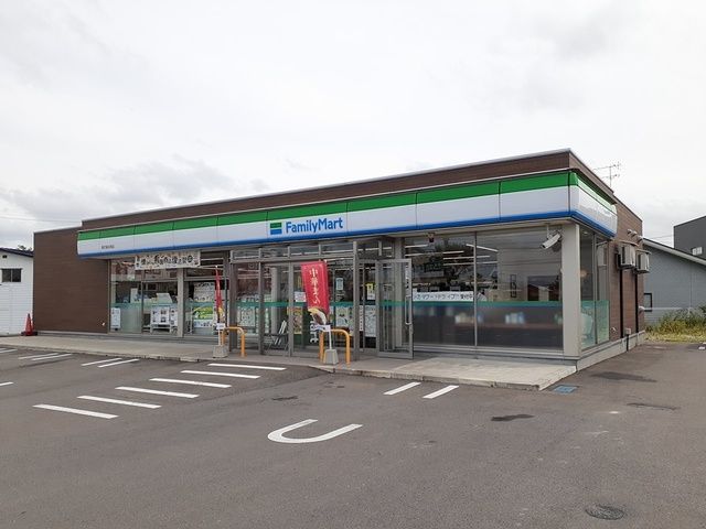 コンビニ　ファミリーマート能代後谷地店（コンビニ）まで513m