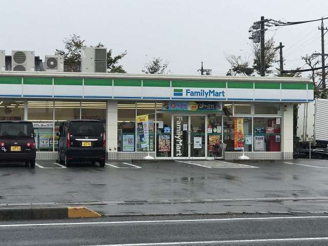 コンビニ　ファミリーマート（コンビニ）まで846m