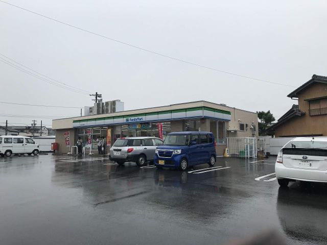 コンビニ　ファミリーマート（コンビニ）まで980m