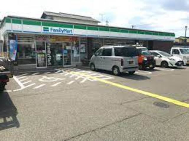 コンビニ　ファミリーマート堺深井中町店（コンビニ）まで745m