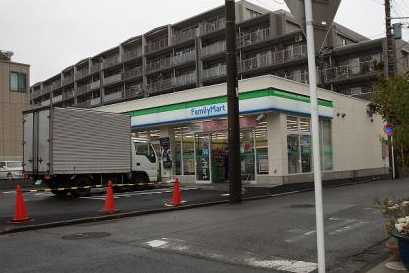 コンビニ　ファミリーマート 横浜入江二丁目店（コンビニ）まで442m