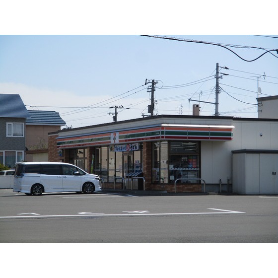 コンビニ　セブンイレブン苫小牧桜木町店（コンビニ）まで500m