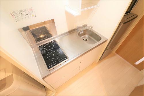 キッチン　ワイドキッチン2口コンロ（手前のみIＨ専用）お掃除が楽チン