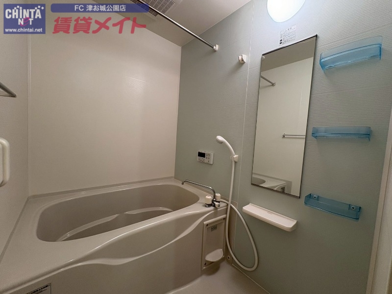 バス・シャワールーム　同物件別部屋写真