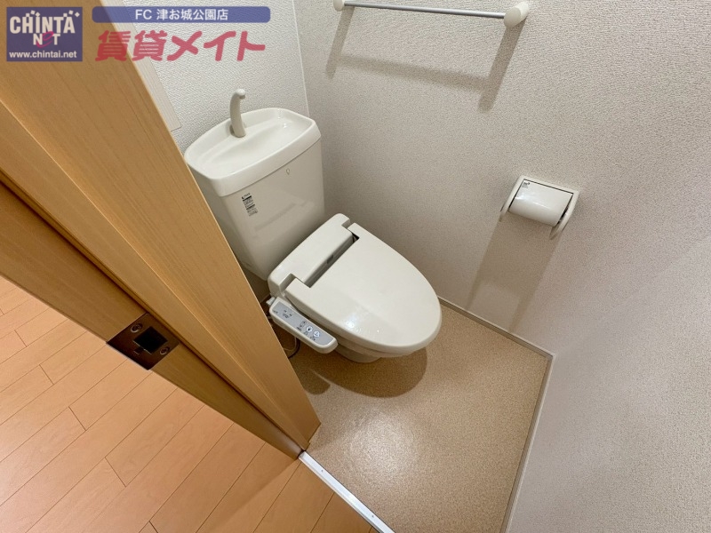 トイレ　同物件別部屋写真