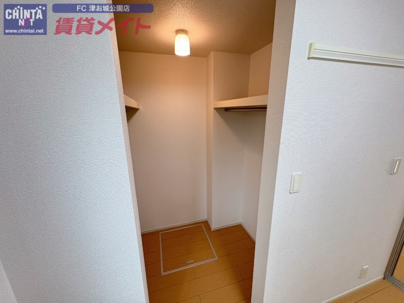 収納　同物件別部屋写真